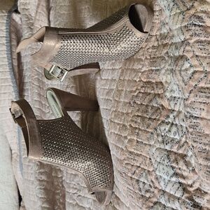 Jennifer Lopez open toed shoes size 9med